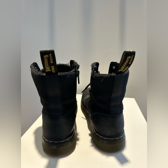 Dr Martens unisex size 5 youth - Picture 3 of 5